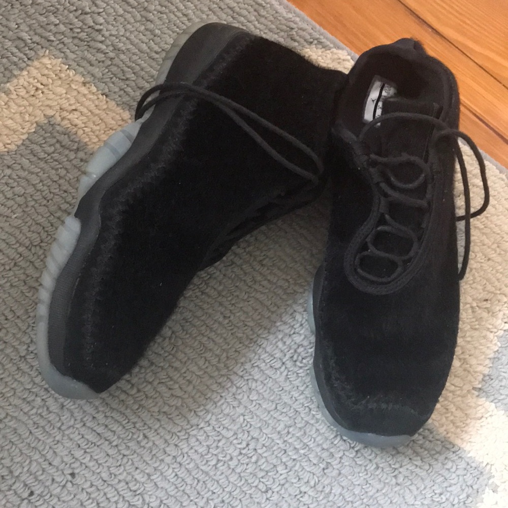 Black Jordan fur futures